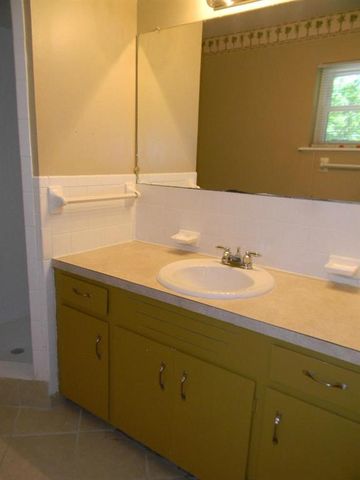 2902 N ERIE Avenue, Russellville, AR 72802