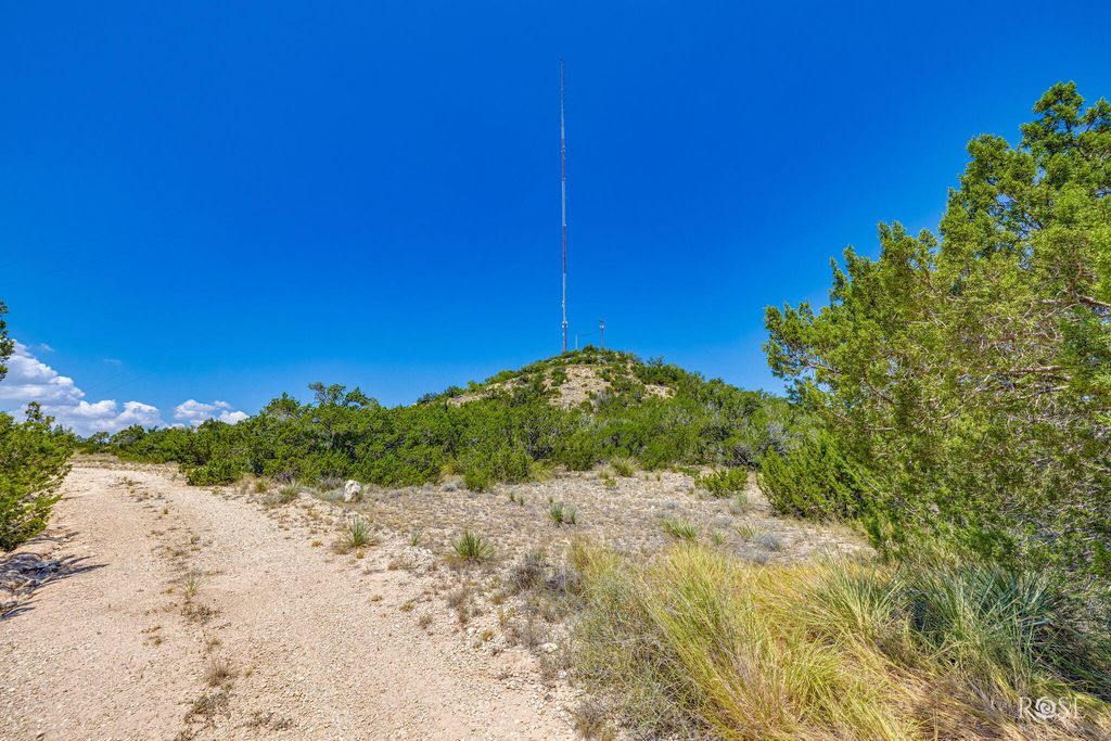 Image 11 of property listing at 2554 Winger Road, San Angelo, TX 76904