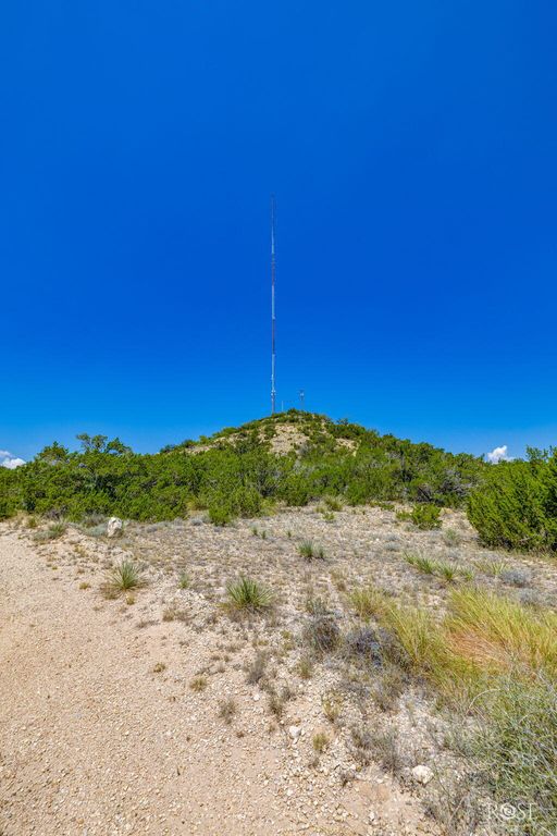 Image 12 of property listing at 2554 Winger Road, San Angelo, TX 76904