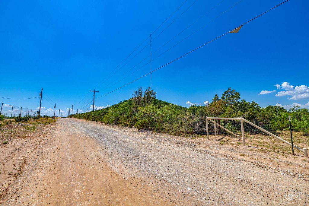 Image 14 of property listing at 2554 Winger Road, San Angelo, TX 76904