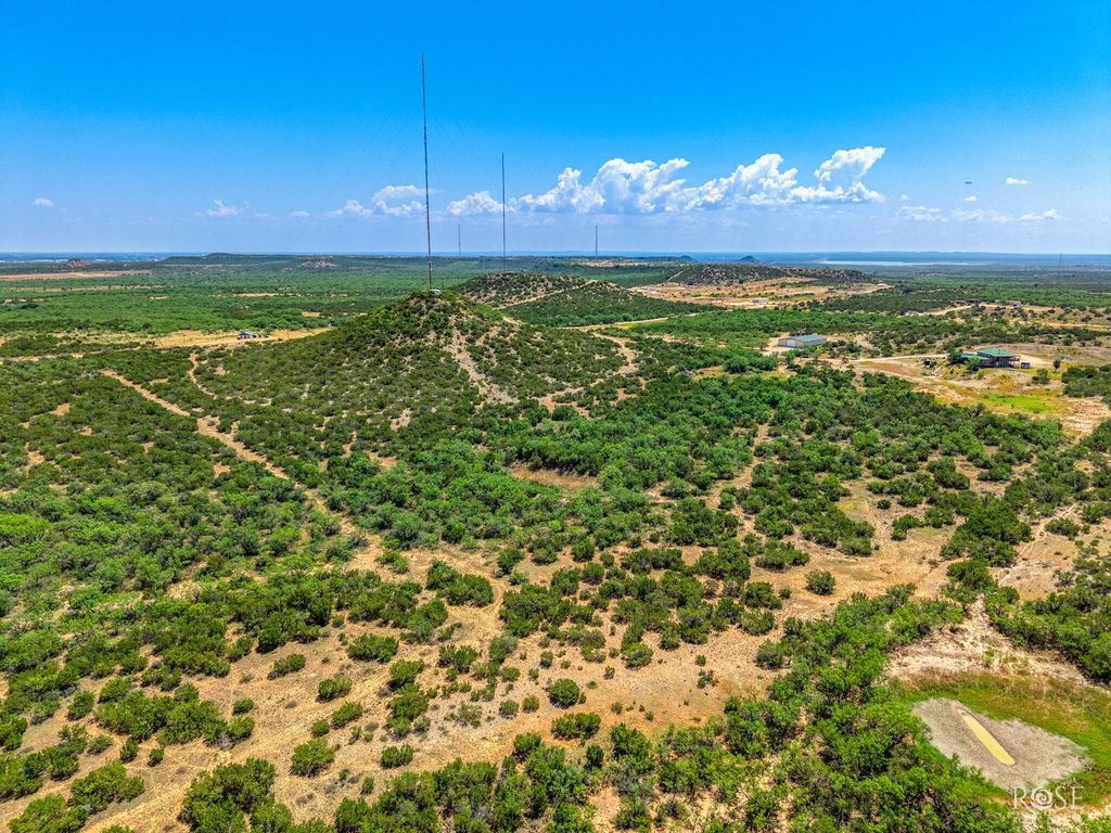 Image 4 of property listing at 2554 Winger Road, San Angelo, TX 76904