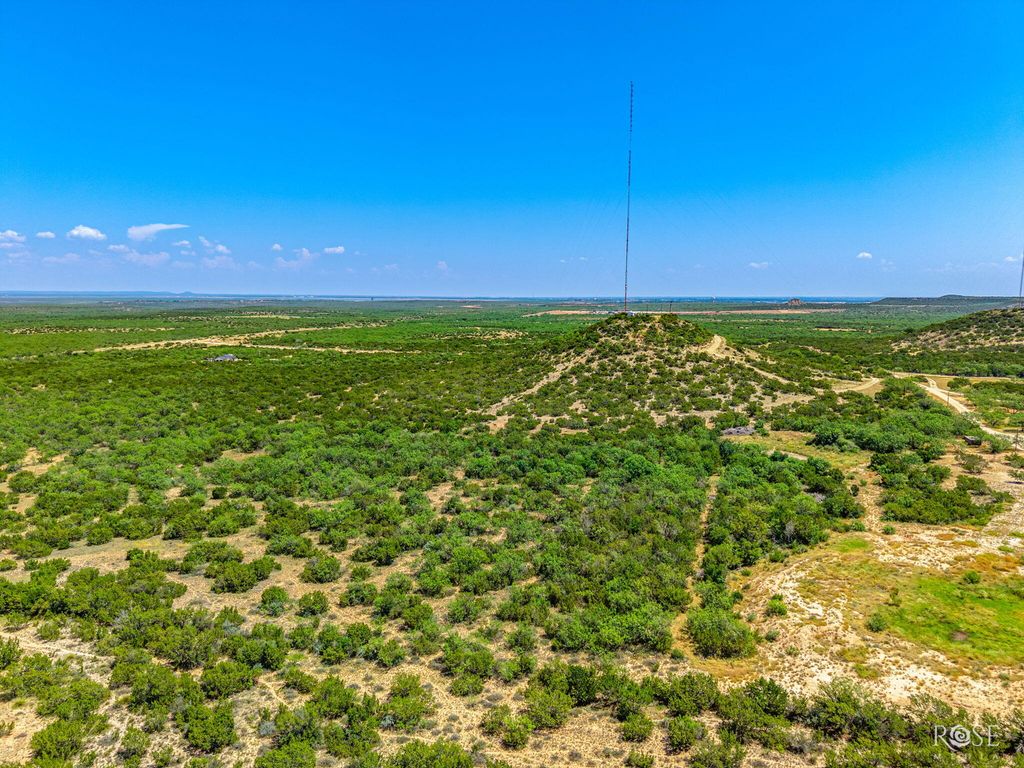 Image 6 of property listing at 2554 Winger Road, San Angelo, TX 76904