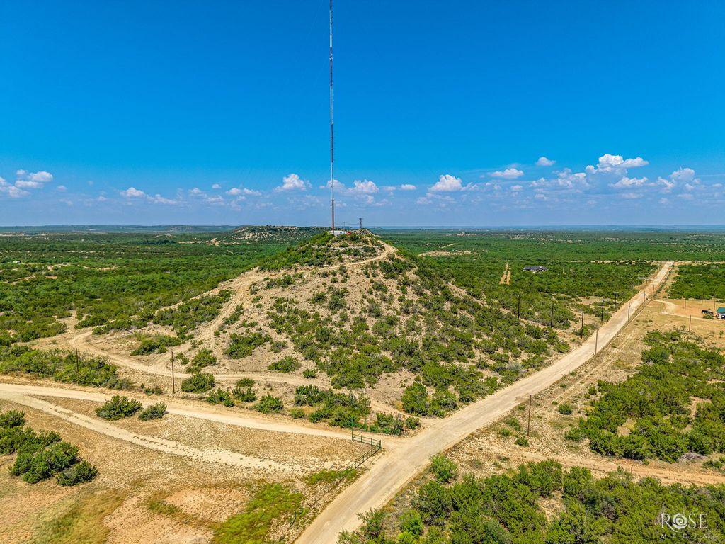 Image 7 of property listing at 2554 Winger Road, San Angelo, TX 76904