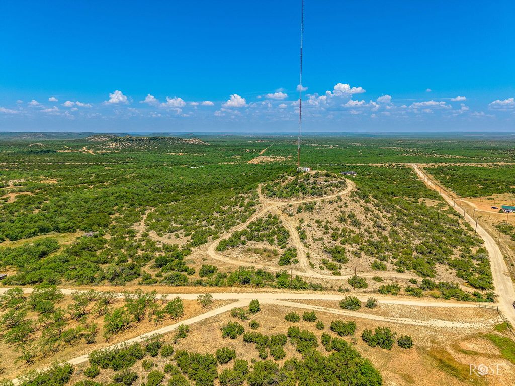 Image 8 of property listing at 2554 Winger Road, San Angelo, TX 76904
