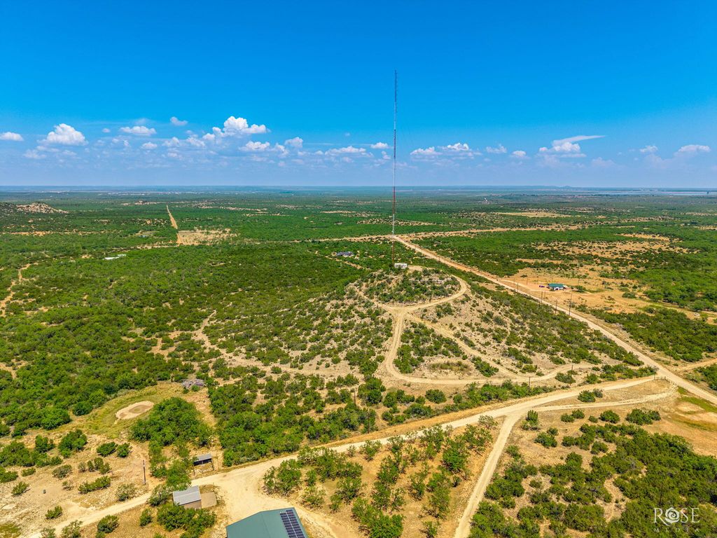 Image 9 of property listing at 2554 Winger Road, San Angelo, TX 76904