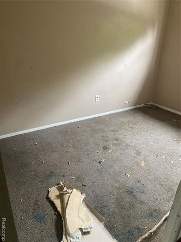 2465 Court St, Flint, MI 48503