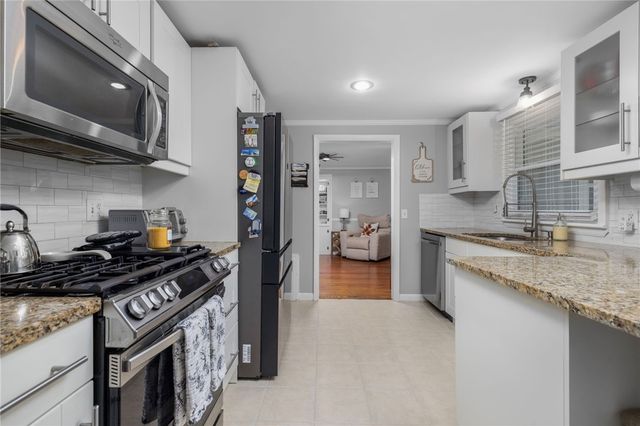 30 Black Creek Lane, Warwick, RI 02888