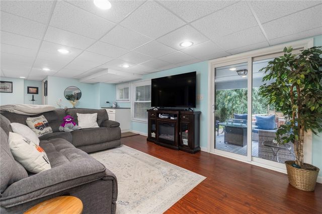 30 Black Creek Lane, Warwick, RI 02888