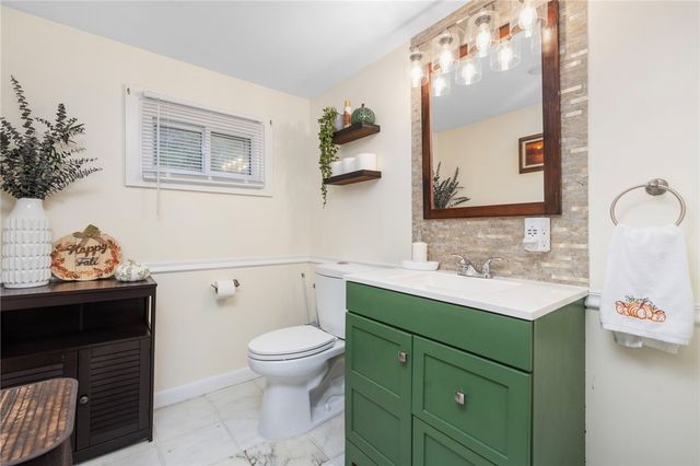 30 Black Creek Lane, Warwick, RI 02888
