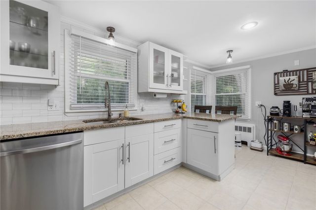 30 Black Creek Lane, Warwick, RI 02888