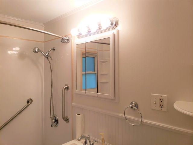 33 Jacqueline Rd A, Waltham, MA 02452