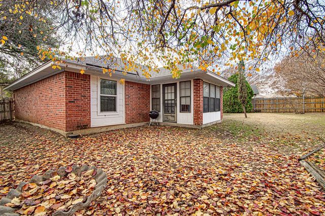 703 Windridge Lane, Burleson, TX 76028