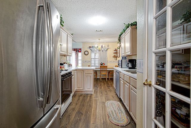 703 Windridge Lane, Burleson, TX 76028