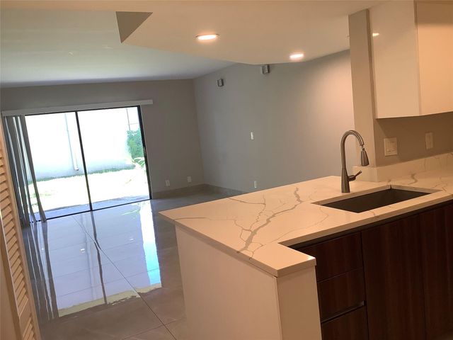 65 DEER CREEK Road H102, Deerfield Beach, FL 33442