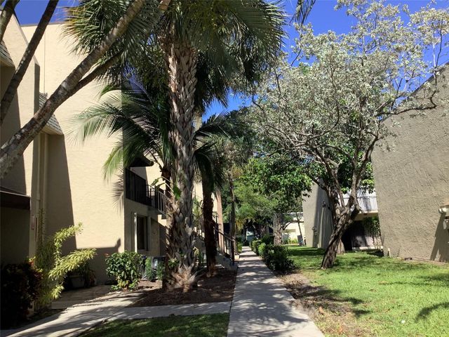 65 DEER CREEK Road H102, Deerfield Beach, FL 33442