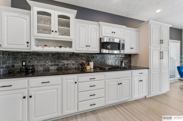 4004 Birchwood Drive, Bellevue, NE 68123