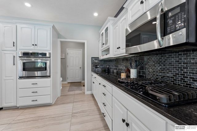 4004 Birchwood Drive, Bellevue, NE 68123