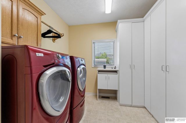 4004 Birchwood Drive, Bellevue, NE 68123