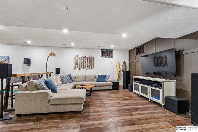 4004 Birchwood Drive, Bellevue, NE 68123