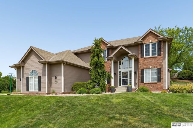 4004 Birchwood Drive, Bellevue, NE 68123