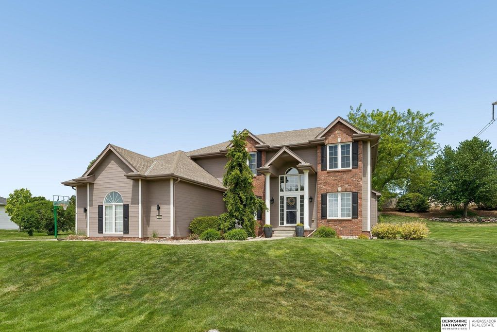 4004 Birchwood Drive, Bellevue, NE 68123