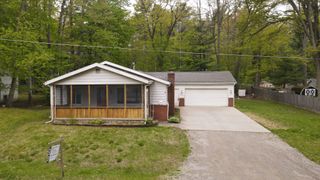 206 Harvey Avenue, Houghton Lake, MI 48629