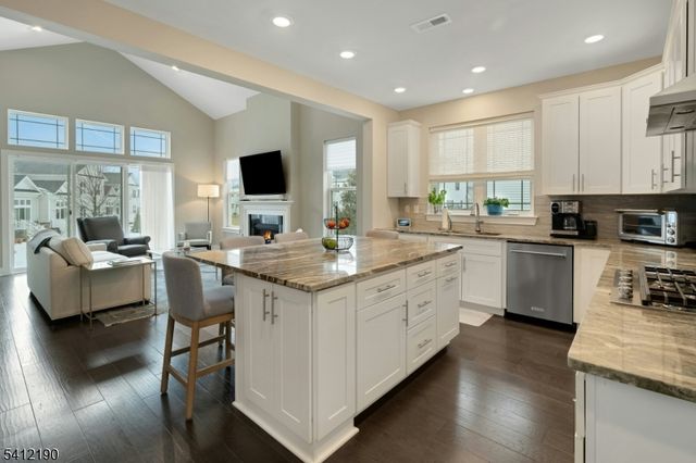 12 Stone Ct, Morris Twp., NJ 07960