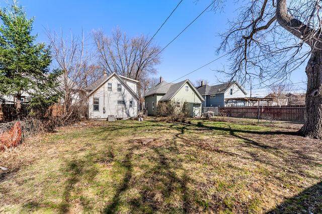425 W 16th Street, Davenport, IA 52806