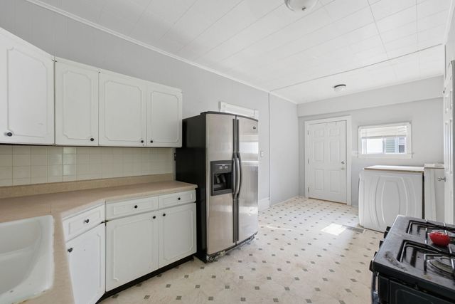 425 W 16th Street, Davenport, IA 52806
