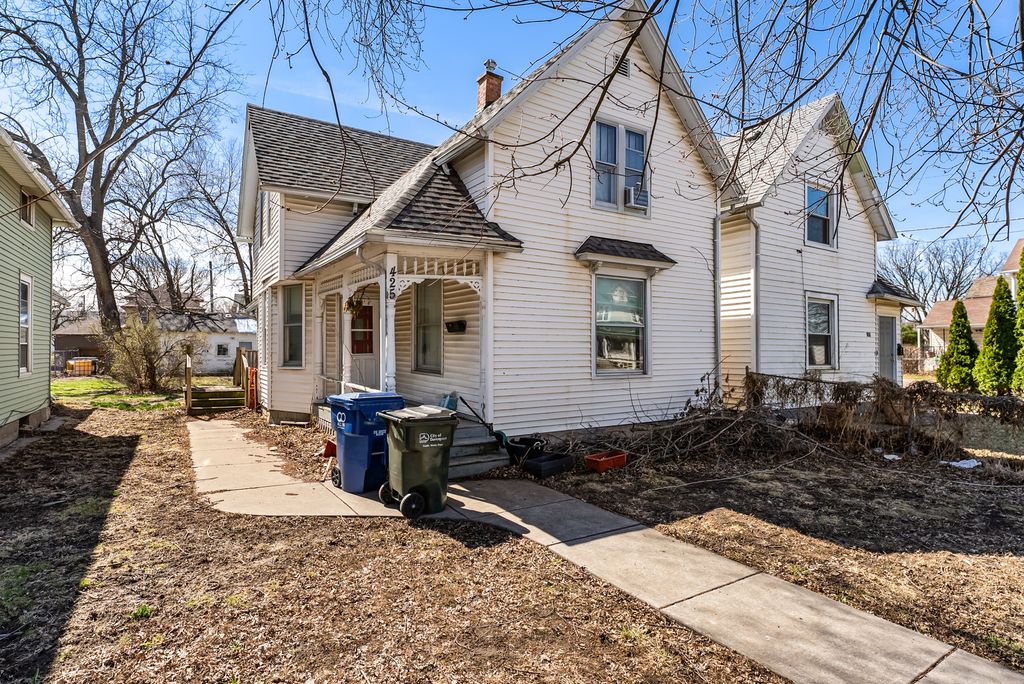 425 W 16th Street, Davenport, IA 52806