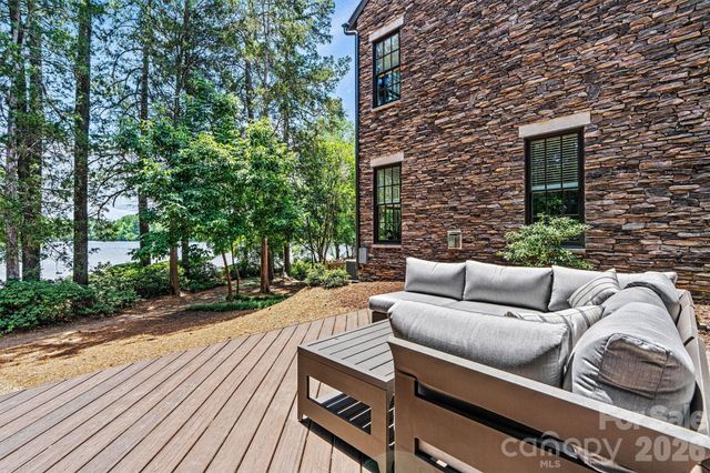 318 Ambleside Village Lane, Davidson, NC 28036