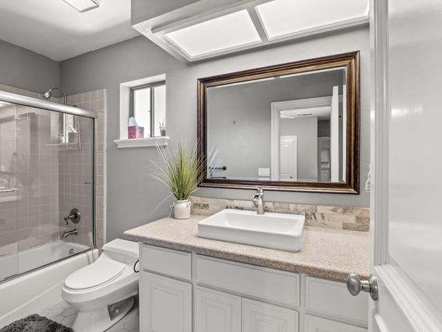 21700 Westmere Lane, Friant, CA 93626