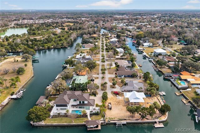 835 SE 1st Court, Crystal River, FL 34429