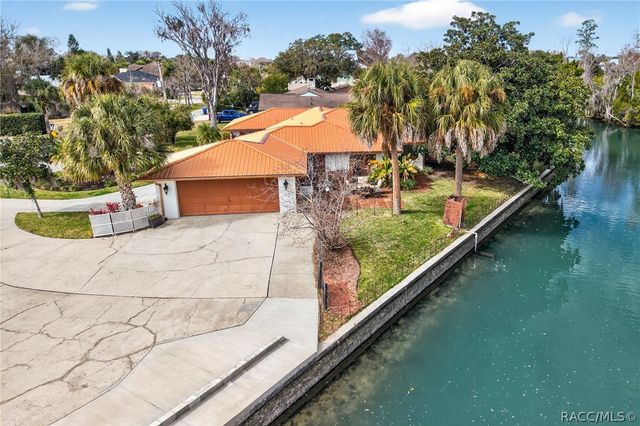 835 SE 1st Court, Crystal River, FL 34429