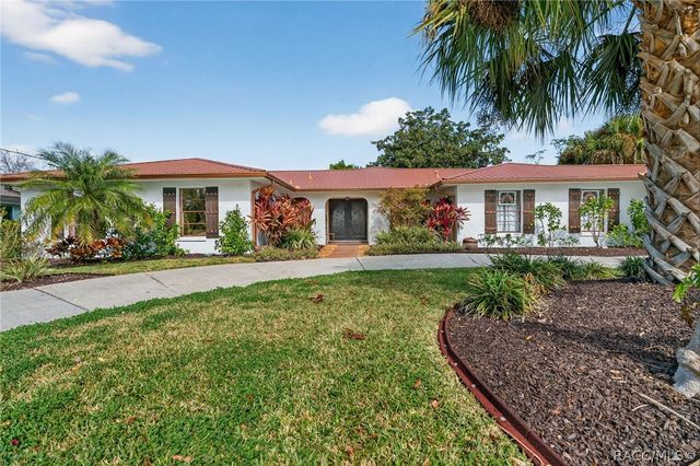 835 SE 1st Court, Crystal River, FL 34429