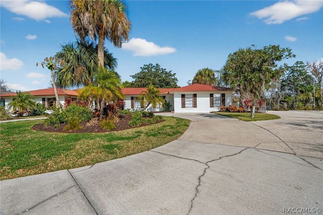 835 SE 1st Court, Crystal River, FL 34429