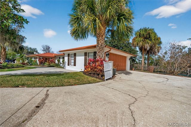 835 SE 1st Court, Crystal River, FL 34429