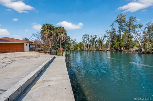 835 SE 1st Court, Crystal River, FL 34429