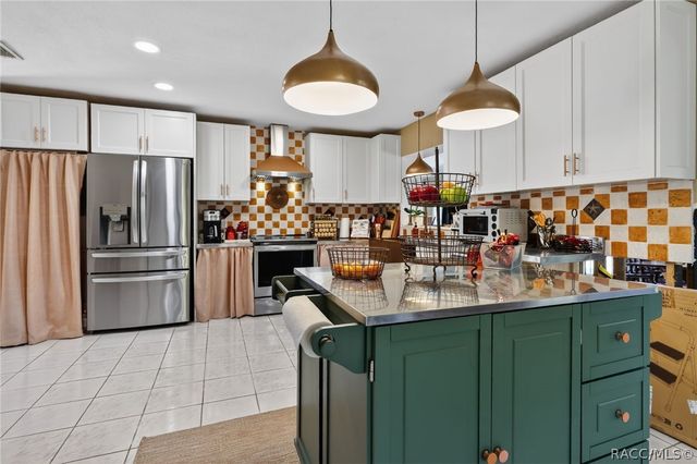 835 SE 1st Court, Crystal River, FL 34429