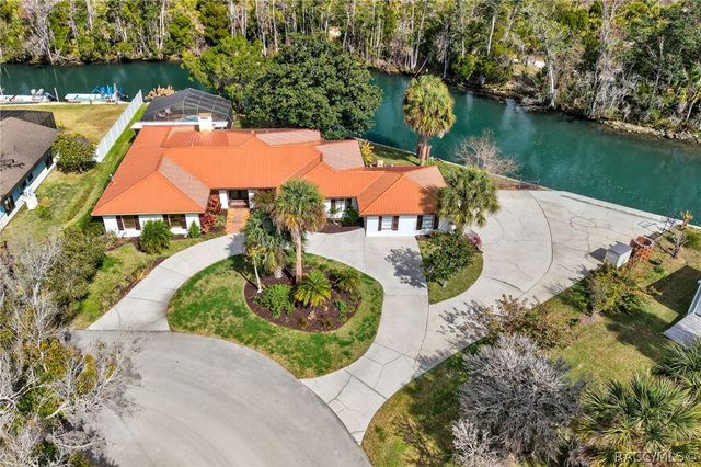 835 SE 1st Court, Crystal River, FL 34429