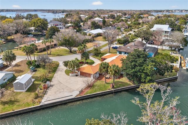 835 SE 1st Court, Crystal River, FL 34429