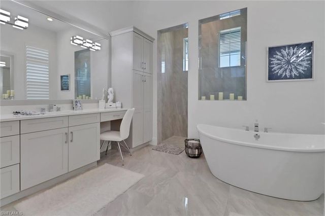 14370 Laguna Springs LN, Naples, FL 34114