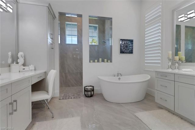 14370 Laguna Springs LN, Naples, FL 34114