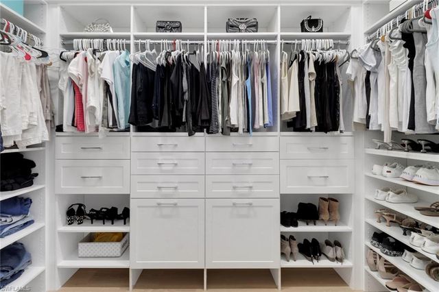 14370 Laguna Springs LN, Naples, FL 34114