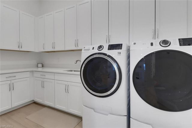 14370 Laguna Springs LN, Naples, FL 34114