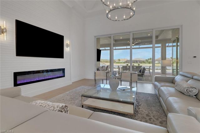 14370 Laguna Springs LN, Naples, FL 34114