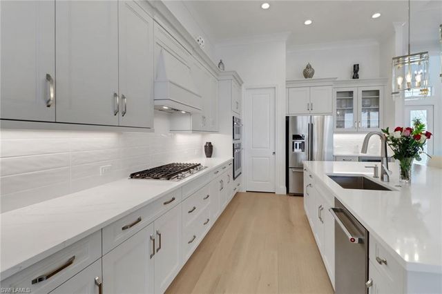 14370 Laguna Springs LN, Naples, FL 34114