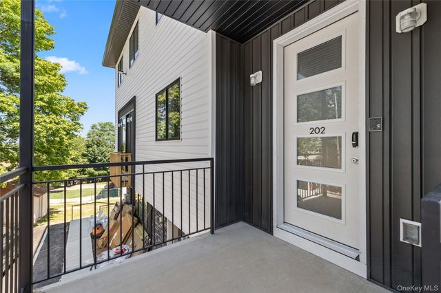 13 Gwen Lane 202, Monsey, NY 10952