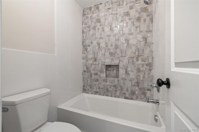 13 Gwen Lane 202, Monsey, NY 10952
