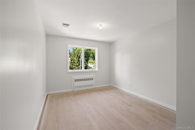 13 Gwen Lane 202, Monsey, NY 10952